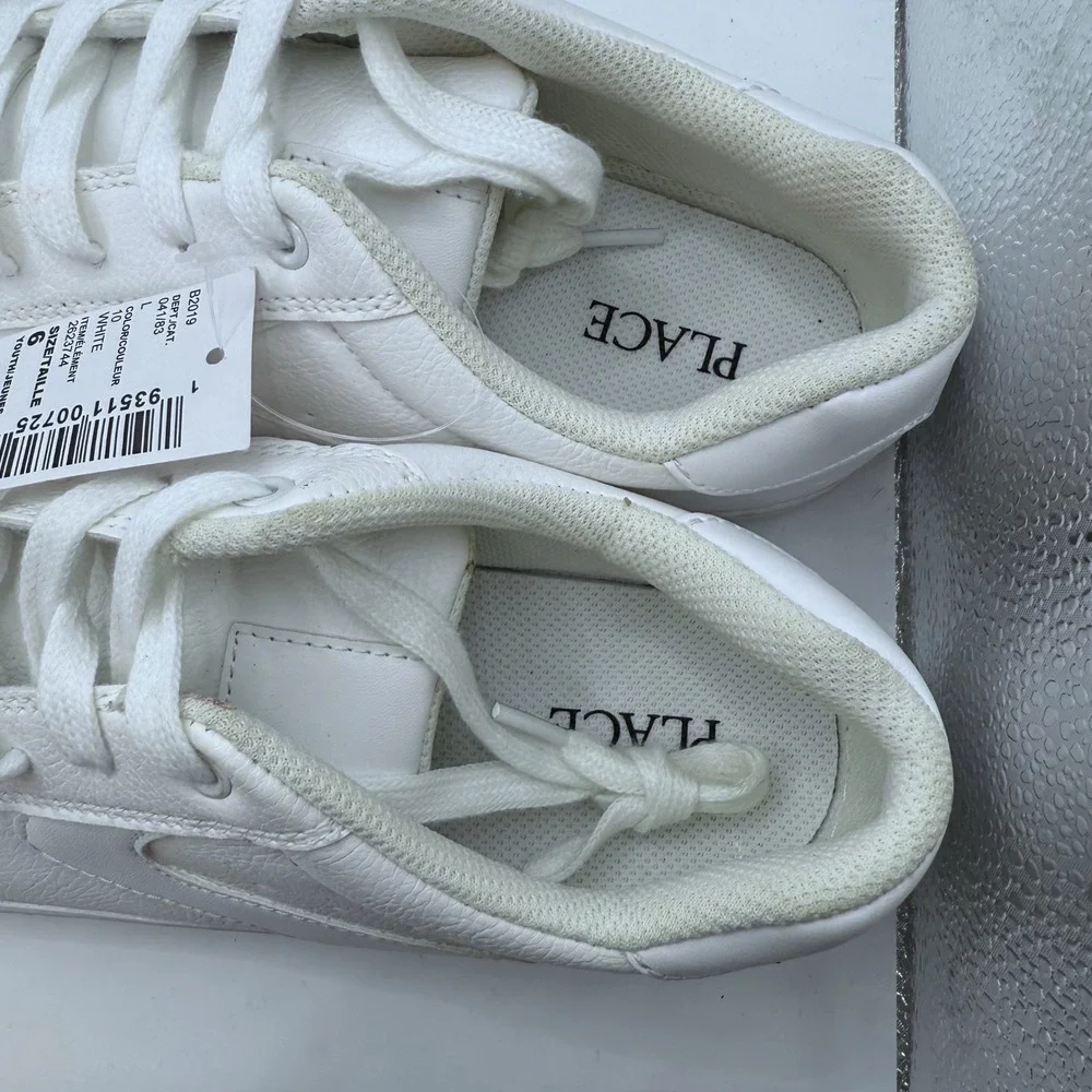 The Children's Place Sneakers White Casual Everyday Shoes Size 6